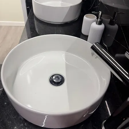 Casa Noir Luxury 3br 2 Baths Near Lisbon & Sintra كويلوز