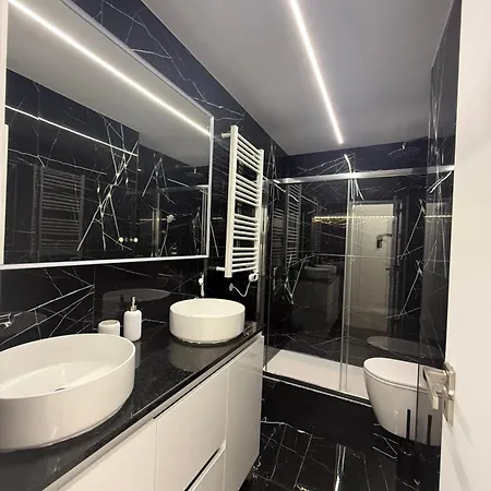 Casa Noir Luxury 3br 2 Baths Near Lisbon & Sintra Queluz