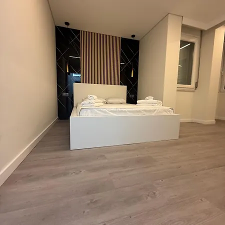 Casa Noir Luxury 3br 2 Baths Near Lisbon & Sintra Queluz