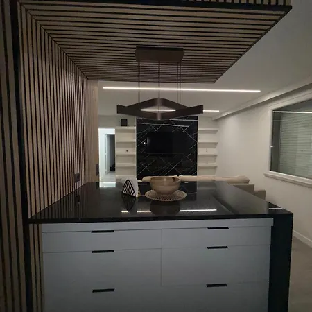 Casa Noir Luxury 3br 2 Baths Near Lisbon & Sintra *