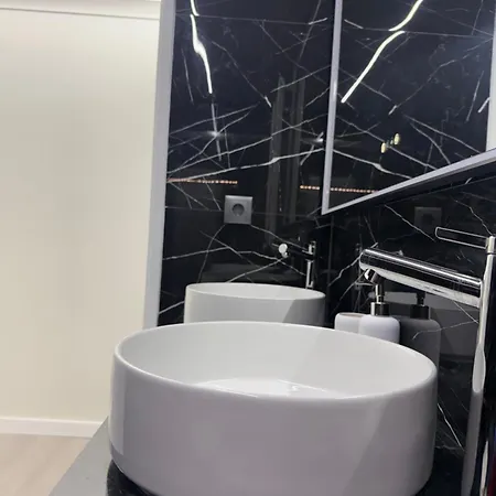Casa Noir Luxury 3br 2 Baths Near Lisbon & Sintra كويلوز